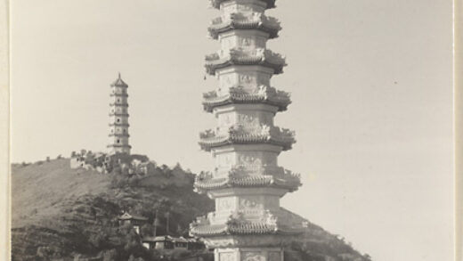 【jpg清晰版】玉泉山玉峰塔（左）和华藏海塔（右）.jpg