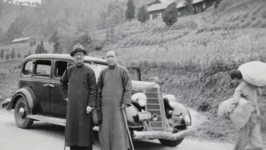 【jpg清晰版】王宠惠和傅秉常大石桥1940年与一辆1934年别克车.jpg