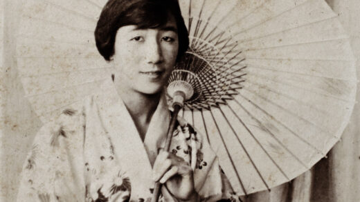 【jpg清晰版】玛吉·哈钦森身穿日本和服上海虹口.jpg