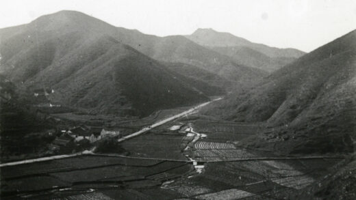 【jpg清晰版】田野、山峦和一条路.jpg