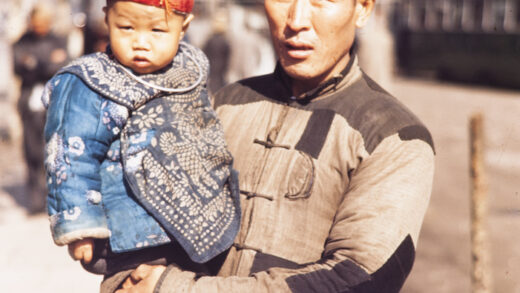【jpg清晰版】男人和婴儿上海1945年.jpg