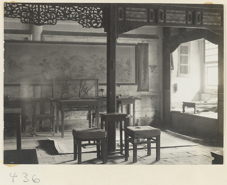 【JPG清晰版】白云观寺庙建筑内部展示房间、家具、悬挂卷轴、水平卷轴画、铭文、格子窗和地毯