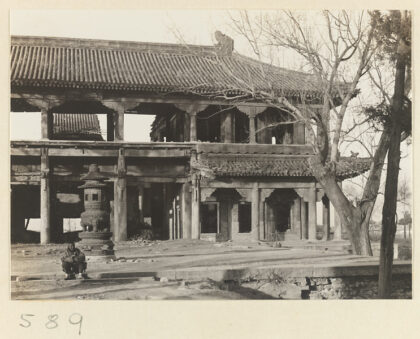 【jpg清晰版】皇寺两层寺庙建筑细节展示开放式侧面和香炉.jpg