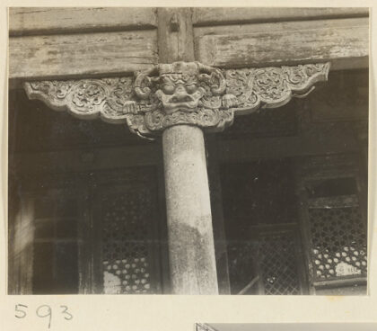 【jpg清晰版】皇寺双层檐寺庙建筑细节展示动物头柱顶.jpg