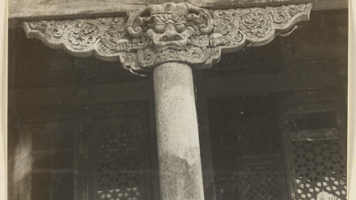 【jpg清晰版】皇寺双层檐寺庙建筑细节展示动物头柱顶.jpg