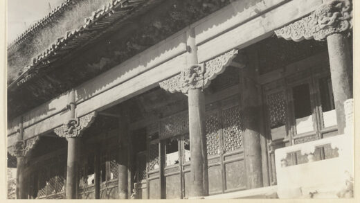 【jpg清晰版】皇寺双层檐寺庙建筑细节展示动物头柱顶.jpg