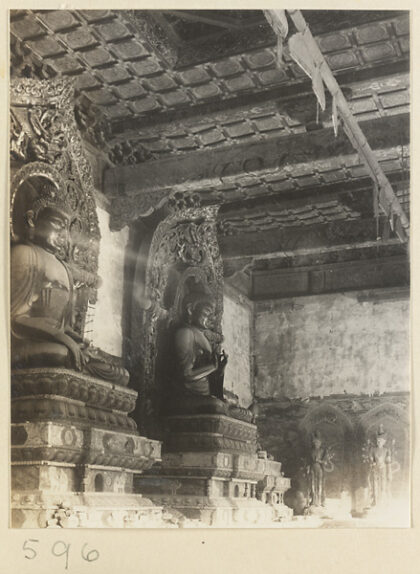 【jpg清晰版】皇寺寺庙内部展示佛像和菩萨.jpg