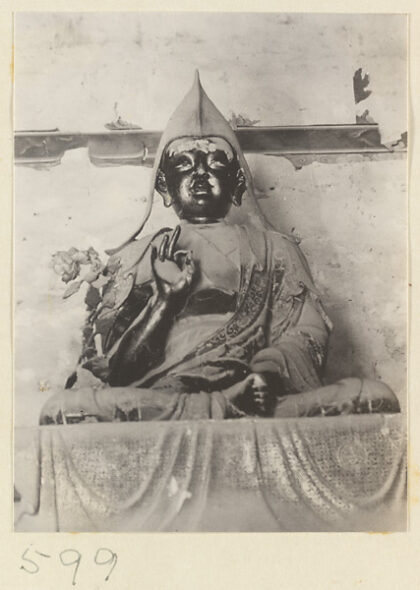 【jpg清晰版】皇寺寺庙内部展示雕像和壁画细节.jpg