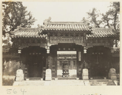 【jpg清晰版】皇寺门展示四门石和香炉.jpg