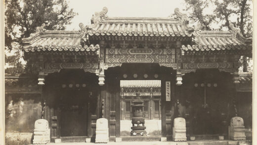 【jpg清晰版】皇寺门展示四门石和香炉.jpg