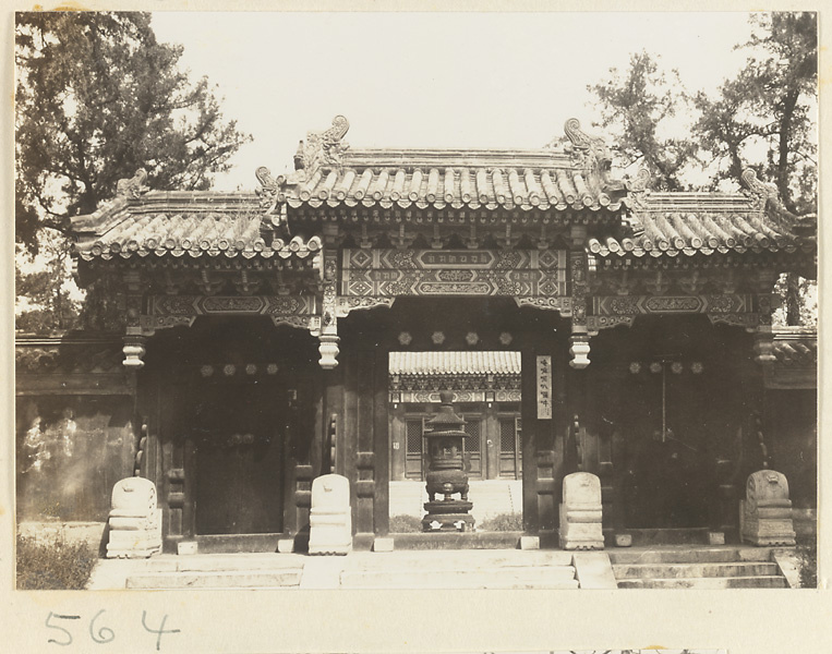 【JPG清晰版】皇寺门展示四门石和香炉