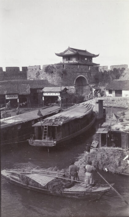 【jpg清晰版】盘门及城墙附近的船只苏州.jpg