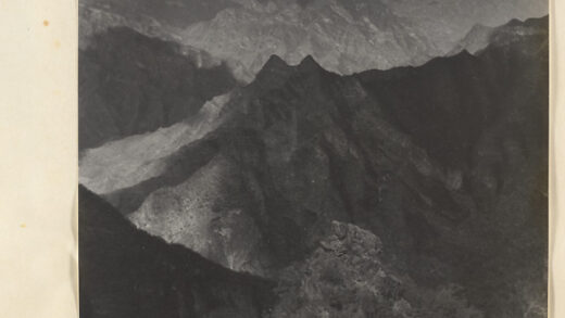 【jpg清晰版】神秘之堂寺院远眺山景前景处有一座小亭.jpg
