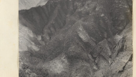 【jpg清晰版】神秘之堂寺院远眺山景前景有一座小亭.jpg