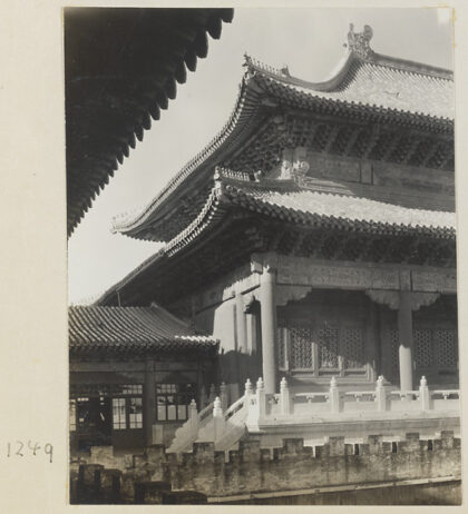 【jpg清晰版】紫禁城内双檐建筑角落细节带有屋顶装饰.jpg