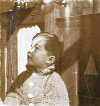 【jpg清晰版】罗伊·哈钦森上海1943年.jpg