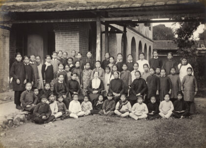 【jpg清晰版】罗斯小姐与永春女子学校的学生们.jpg