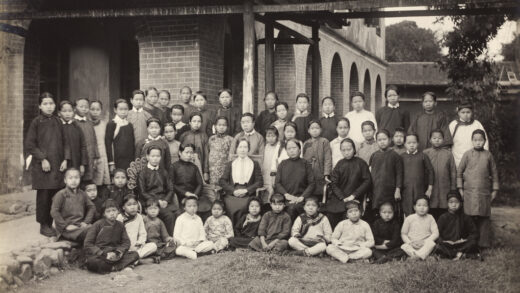 【jpg清晰版】罗斯小姐与永春女子学校的学生们.jpg