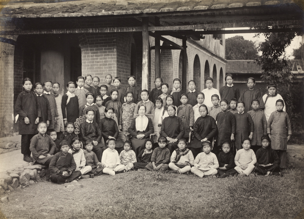 【JPG清晰版】罗斯小姐与永春女子学校的学生们