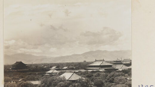 【jpg清晰版】背景为香山的紫禁城屋顶.jpg