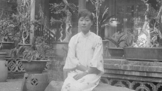 【jpg清晰版】花园里的女人.jpg