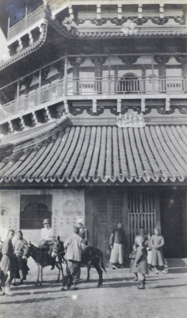 【JPG清晰版】苏州北寺塔下的欧洲男子骑驴图