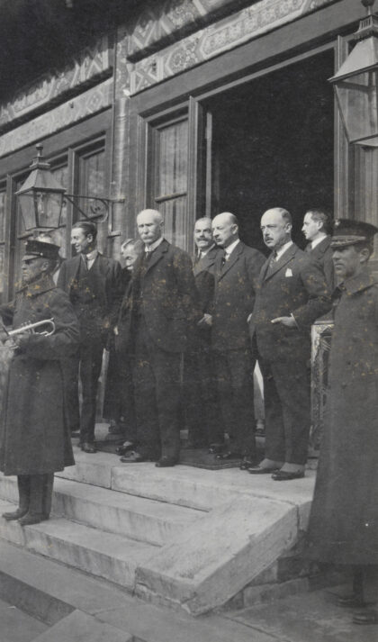 【jpg清晰版】英国使馆的盟国外交官北京1918年停战日.jpg
