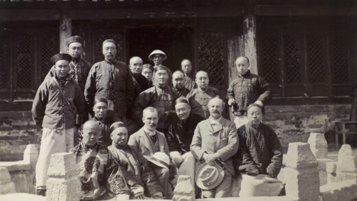 【jpg清晰版】英国公使一行在山东泰山之巅.jpg