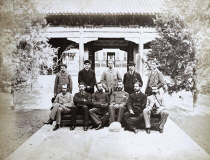 【jpg清晰版】英国公使托马斯·韦德和英国使馆工作人员北京1879.jpg