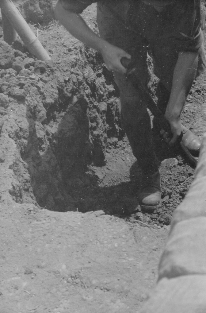 【JPG清晰版】英国士兵在上海修建岗哨