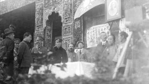 【jpg清晰版】蒋介石、汪精卫、鲍罗廷等人广州1926年1月.jpg