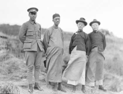 【jpg清晰版】蒋介石、王宠惠、胡汉民、伍朝枢南京.jpg