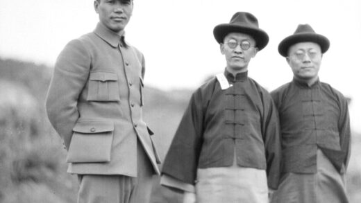 【jpg清晰版】蒋介石、胡汉民、伍朝枢汤山温泉南京.jpg