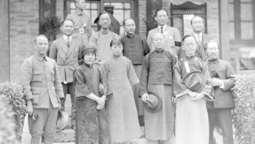 【jpg清晰版】蒋介石与郑毓秀、伍朝枢、胡汉民、李石曾、黄绍竑、王宠惠、吴铁城、褚民谊在南京附近汤山.jpg