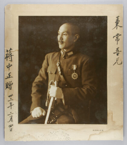 【jpg清晰版】蒋介石着军装studio肖像1930年代初.jpg