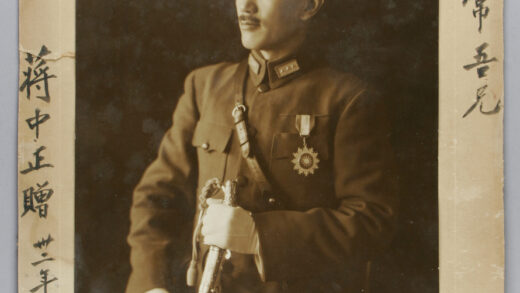 【jpg清晰版】蒋介石着军装studio肖像1930年代初.jpg