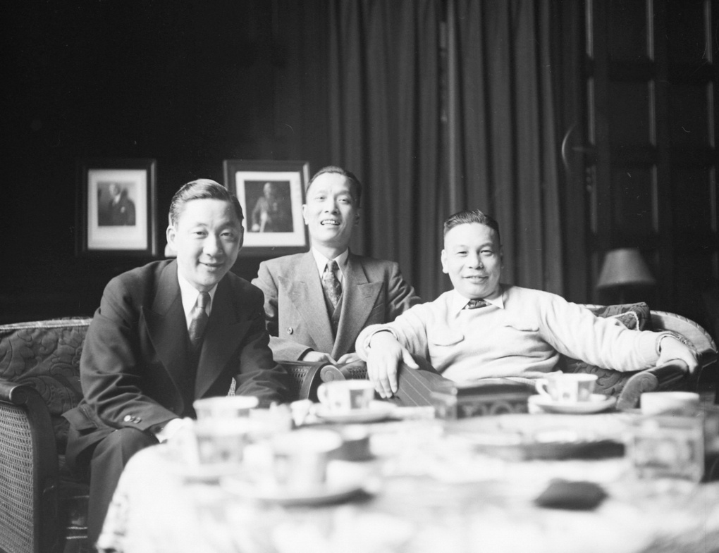 【JPG清晰版】蒋经国与另外两人中国大使馆莫斯科年