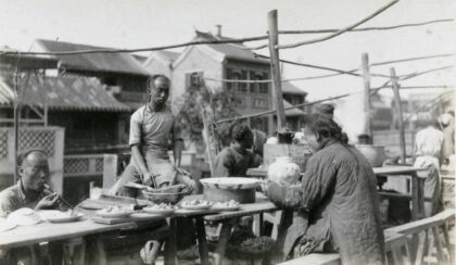 【jpg清晰版】街头摊贩饮食吸烟.jpg