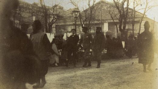 【jpg清晰版】街道上的杂货摊.jpg