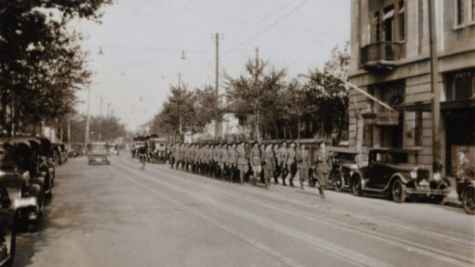 【jpg清晰版】装甲汽车连上海义勇队行军演练1930年.jpg