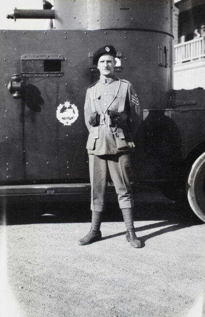 【jpg清晰版】装甲车连上士普尔曼上海万国商团训练营1931年.jpg