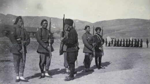 【jpg清晰版】训练新兵第一华人团.jpg