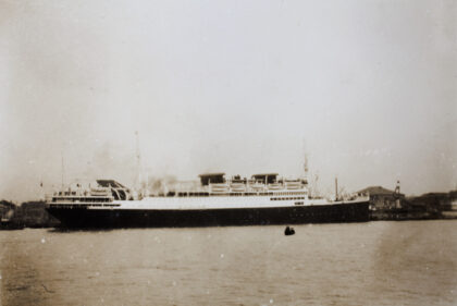 【jpg清晰版】费利克斯·罗素号轮船黄浦江上海1932年.jpg