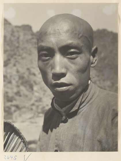 【jpg清晰版】迷失部落之地的男人.jpg