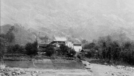 【jpg清晰版】长江三峡岸边的建筑.jpg