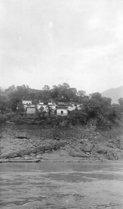 【jpg清晰版】长江三峡滨江建筑.jpg