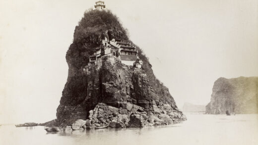 【jpg清晰版】长江小孤山上的寺院.jpg
