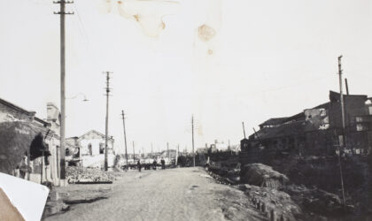 【jpg清晰版】闸北上海1932年——小溪旁的损毁建筑.jpg