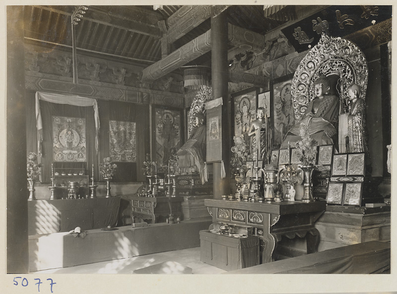 【JPG清晰版】雍和宫寺庙建筑内部展示祭坛和佛像及绘画
