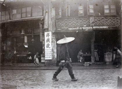 【jpg清晰版】雨后走过商店上海.jpg